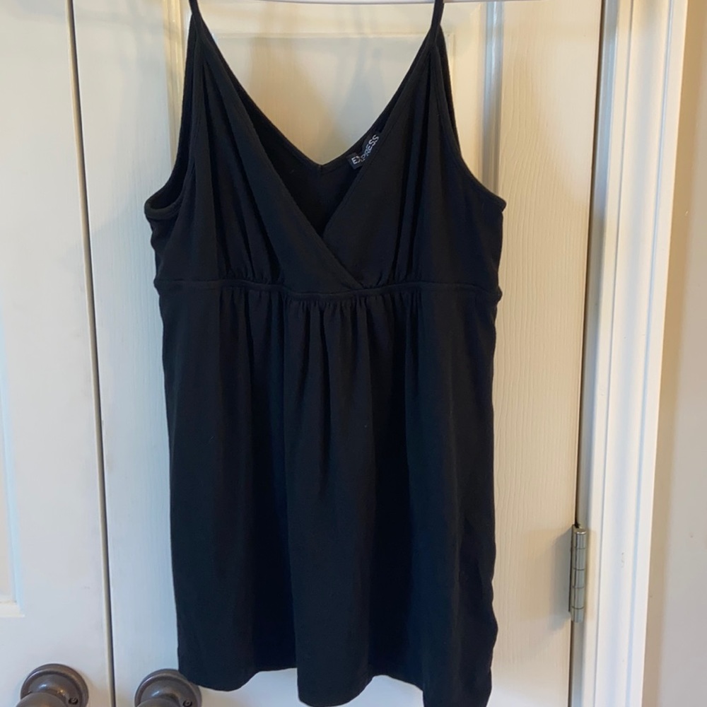Black v neck tank